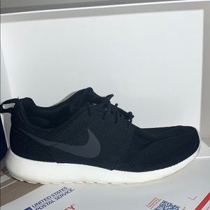NIKE ROSHE